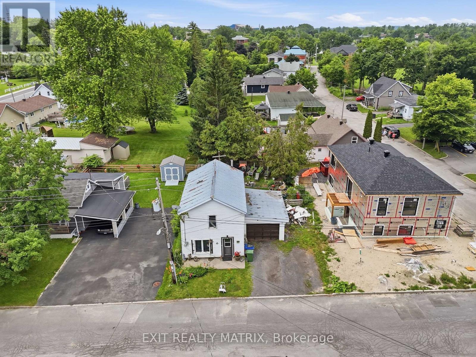 10 Peter Street, Champlain, ON