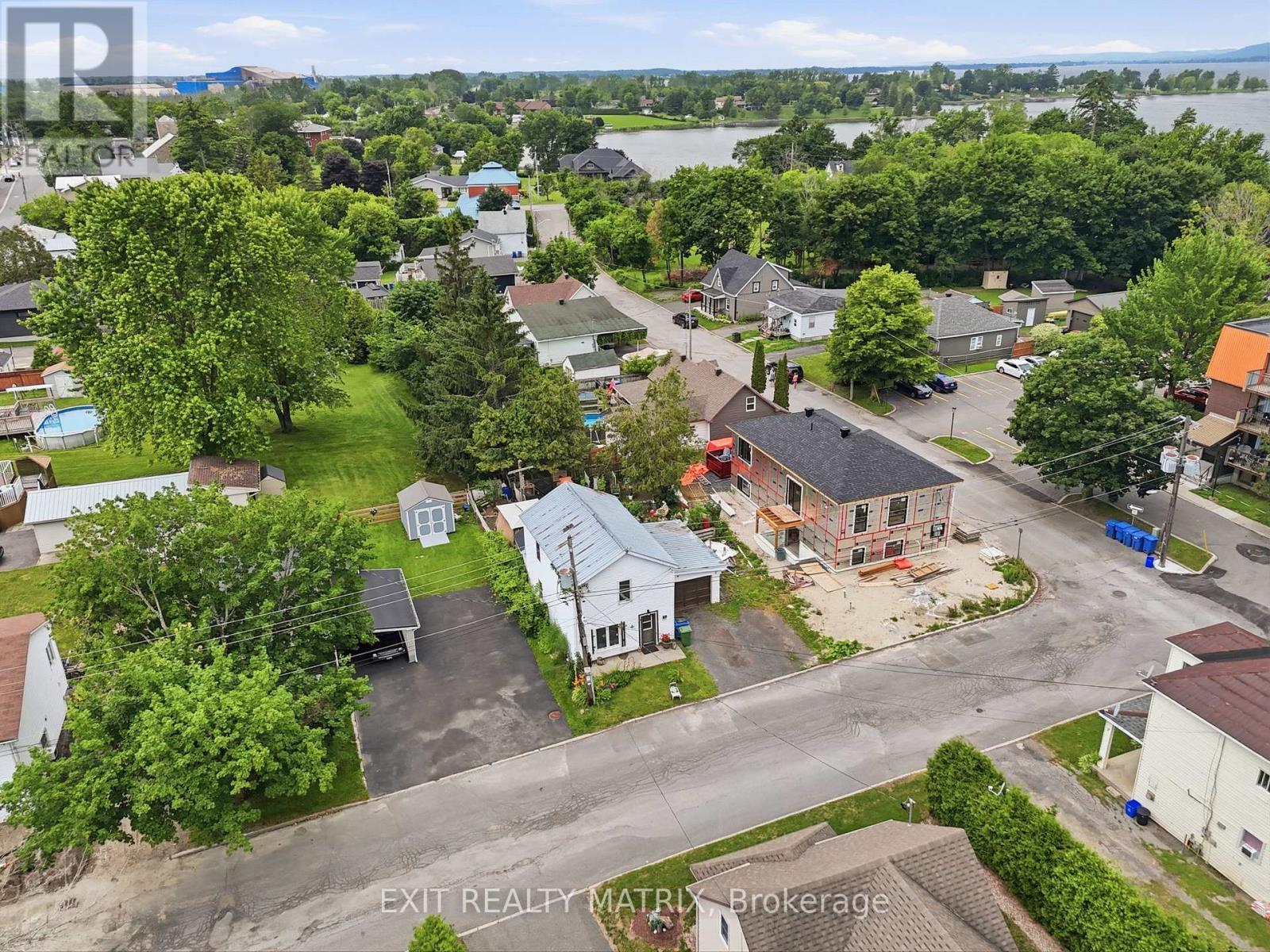 10 Peter Street, Champlain, ON