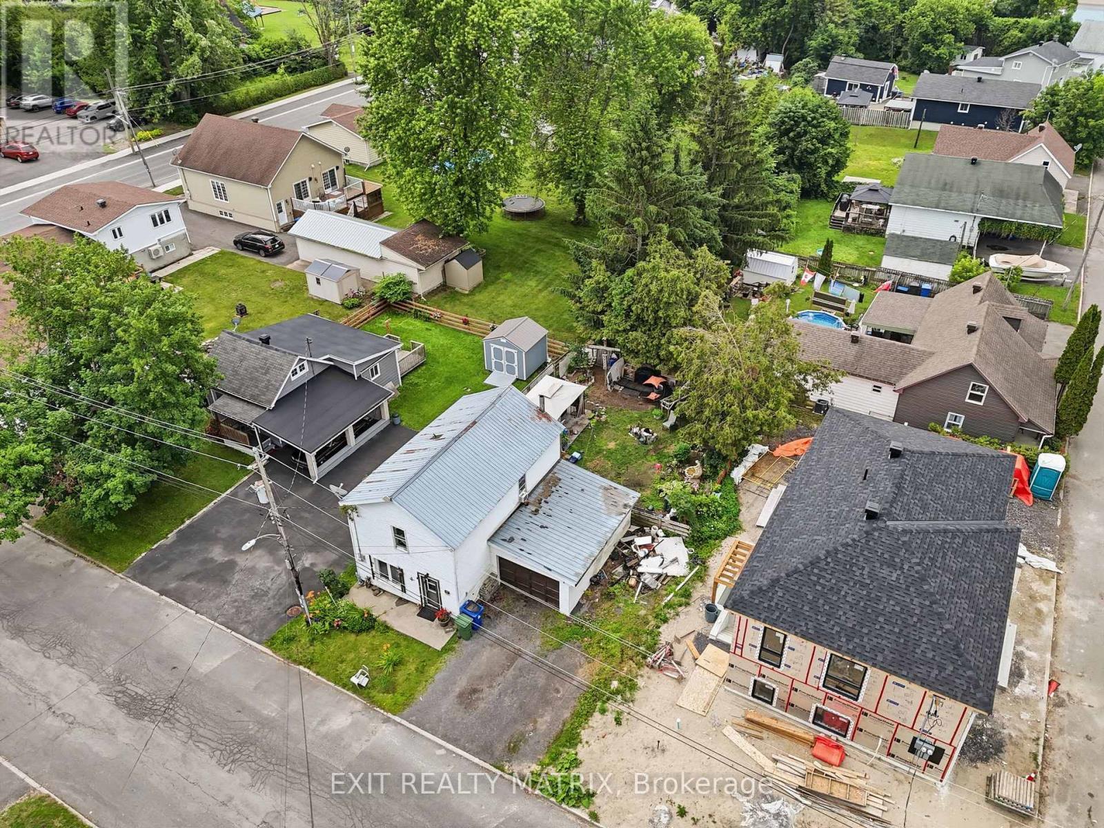 10 Peter Street, Champlain, ON