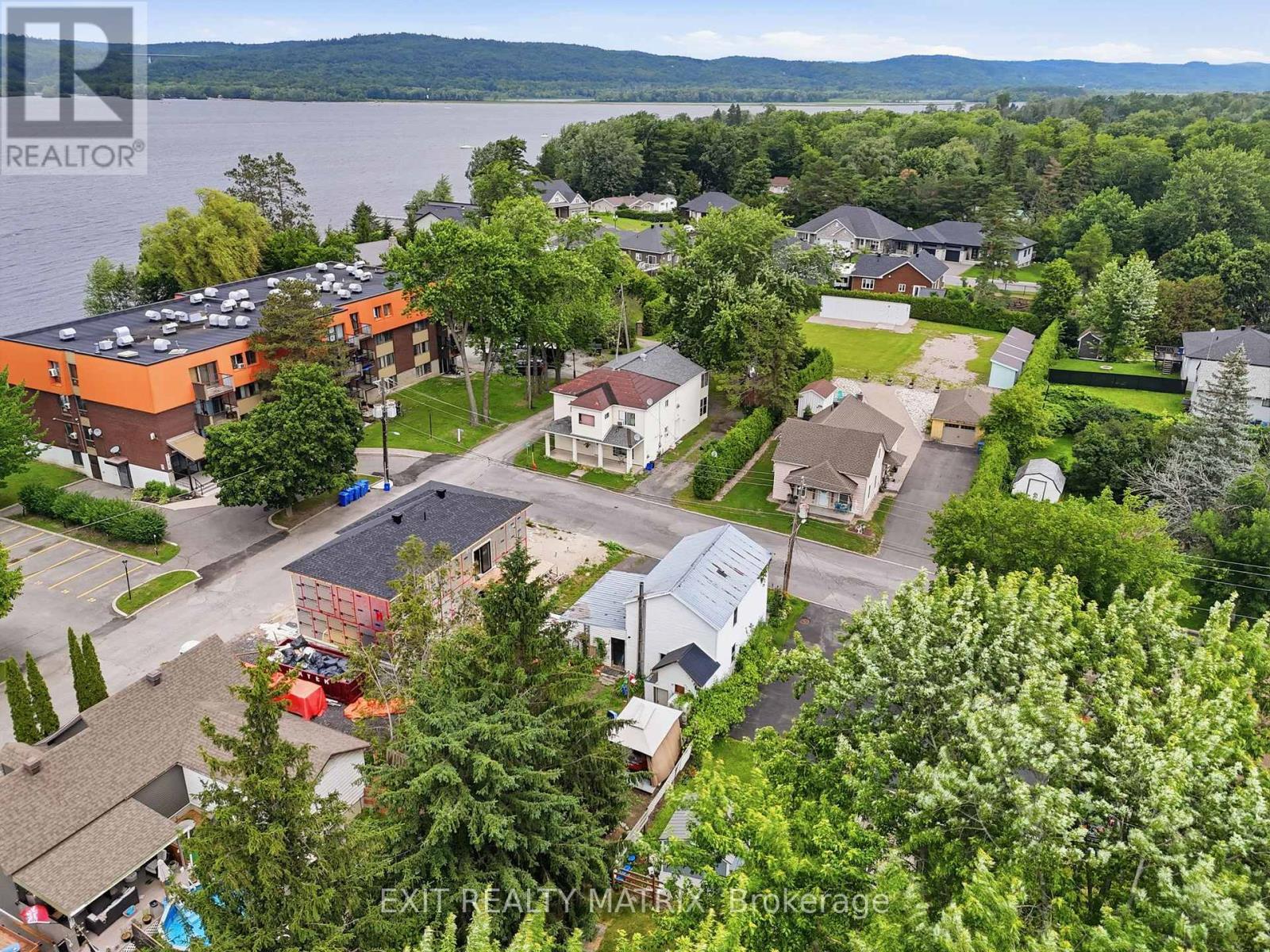 10 Peter Street, Champlain, ON