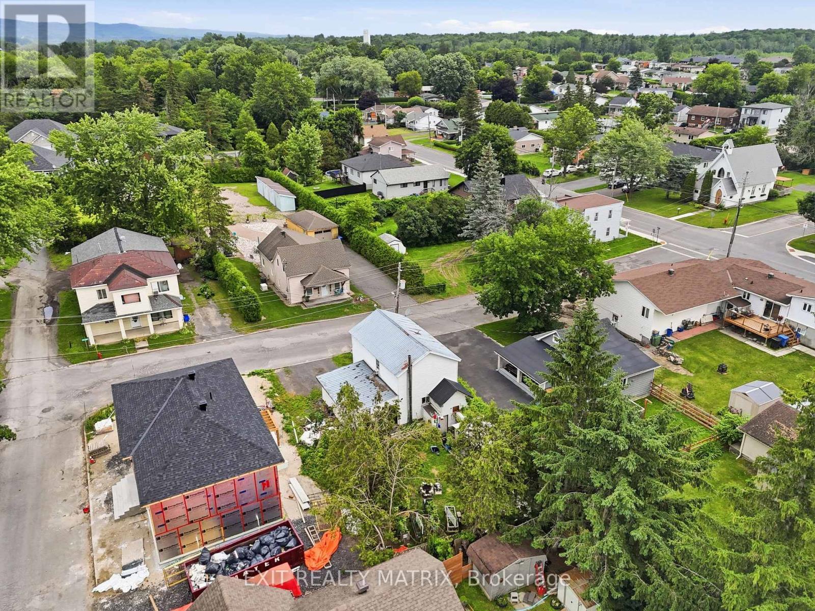 10 Peter Street, Champlain, ON
