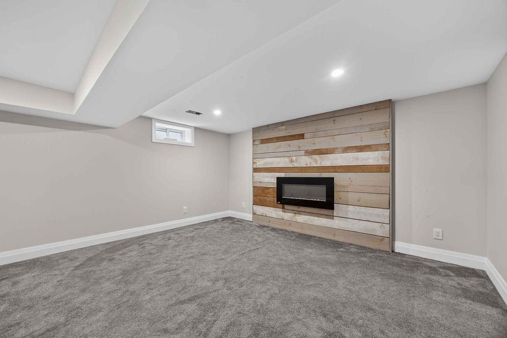 21-215 Trudeau Drive, Sarnia, ON - Indoor With Fireplace