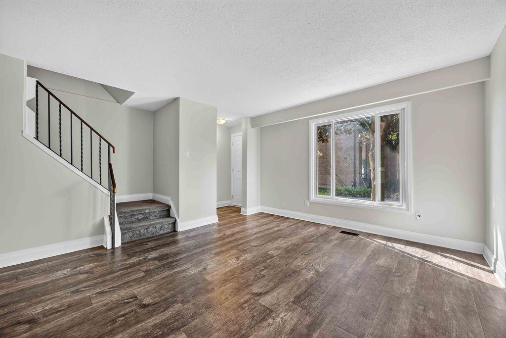 21-215 Trudeau Drive, Sarnia, ON - Indoor Photo Showing Other Room