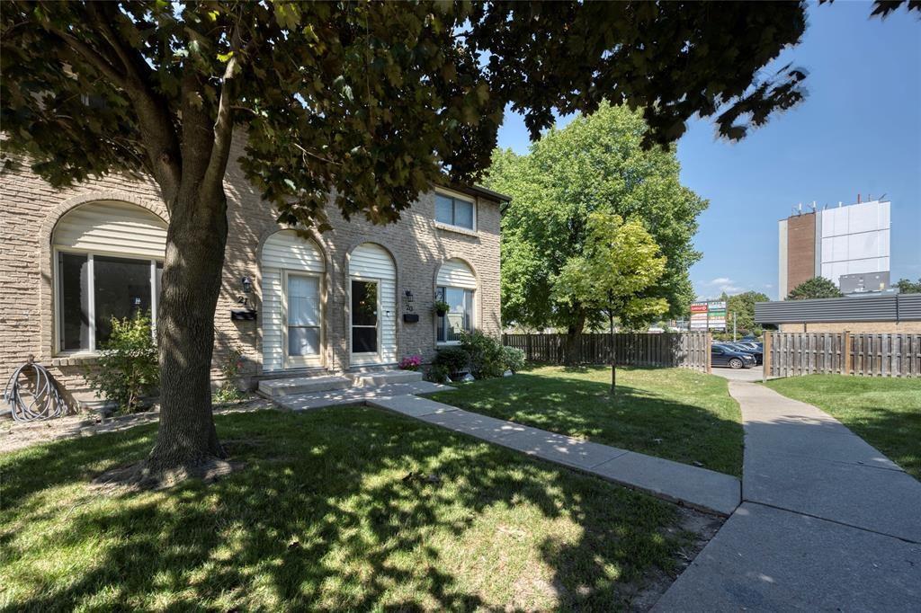 21-215 Trudeau Drive, Sarnia, ON