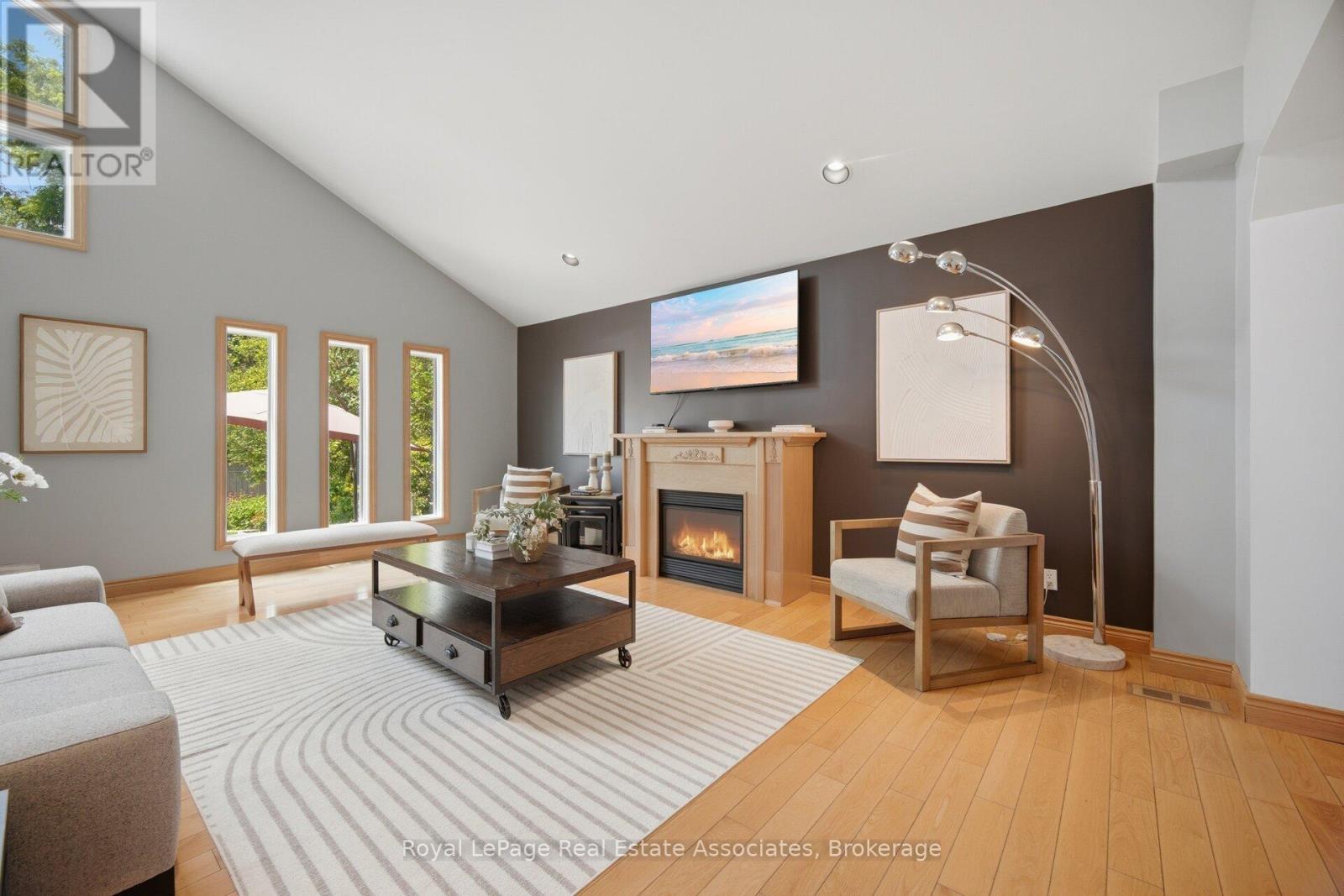 32 Plaxton Drive, Toronto, ON