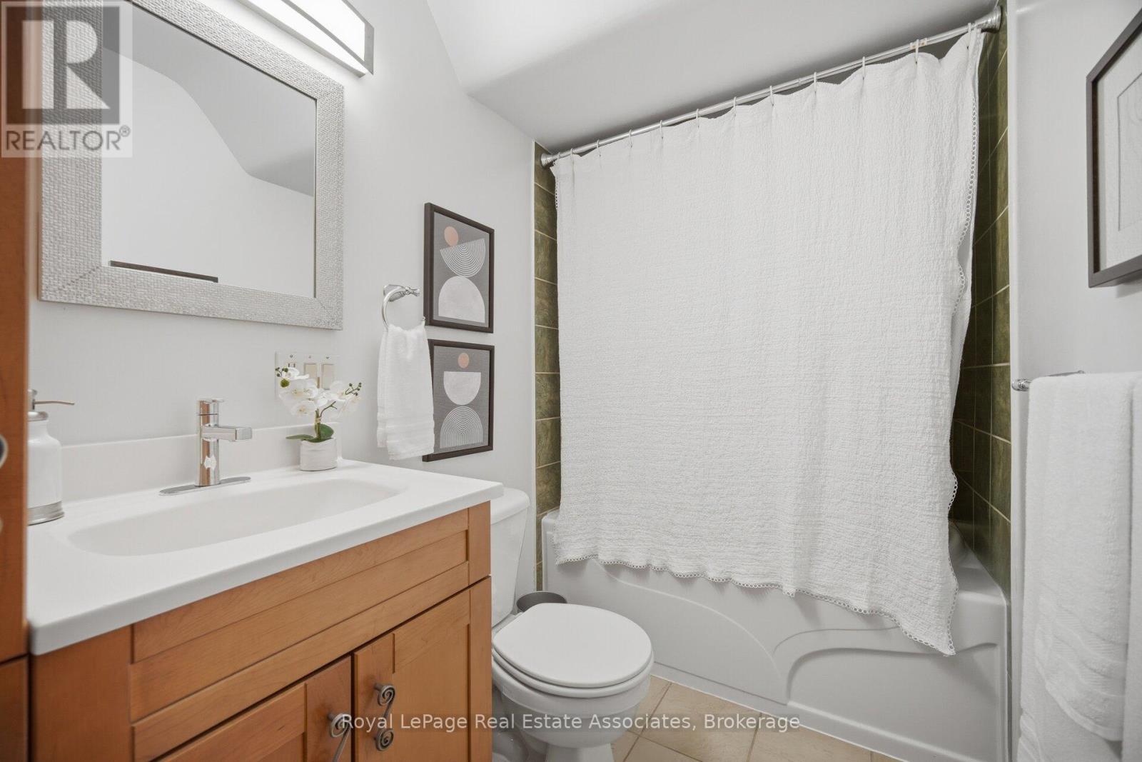 32 Plaxton Drive, Toronto, ON