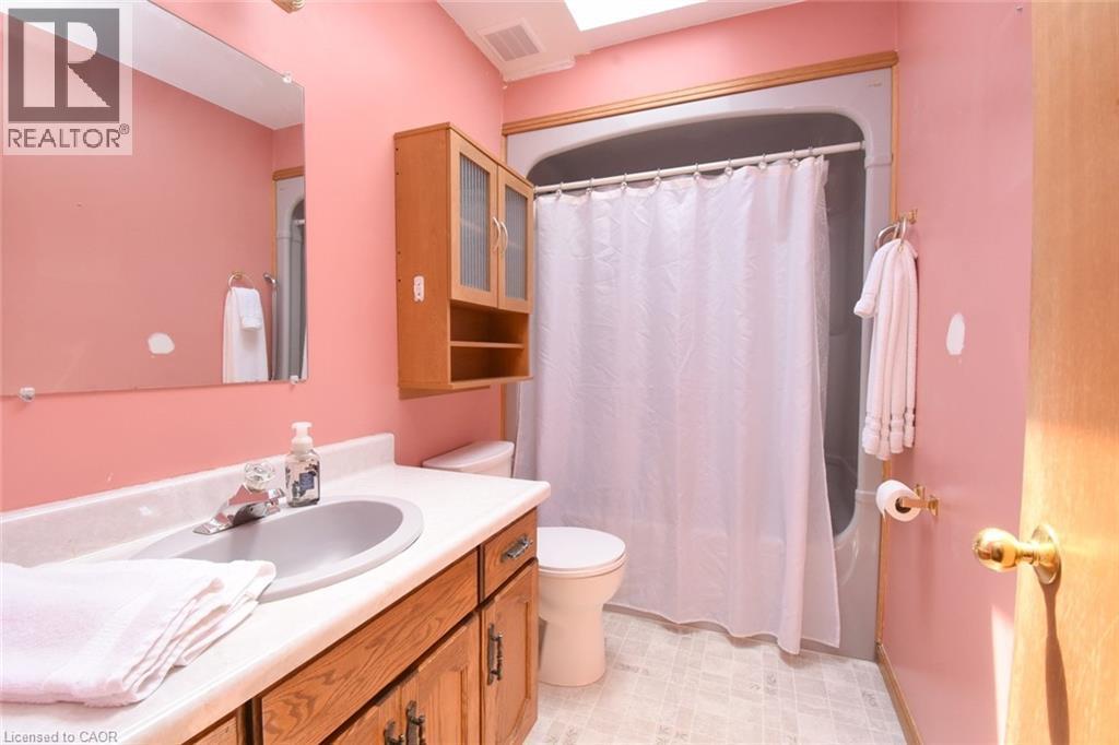 32 Mcmaster Drive, Caledonia, ON