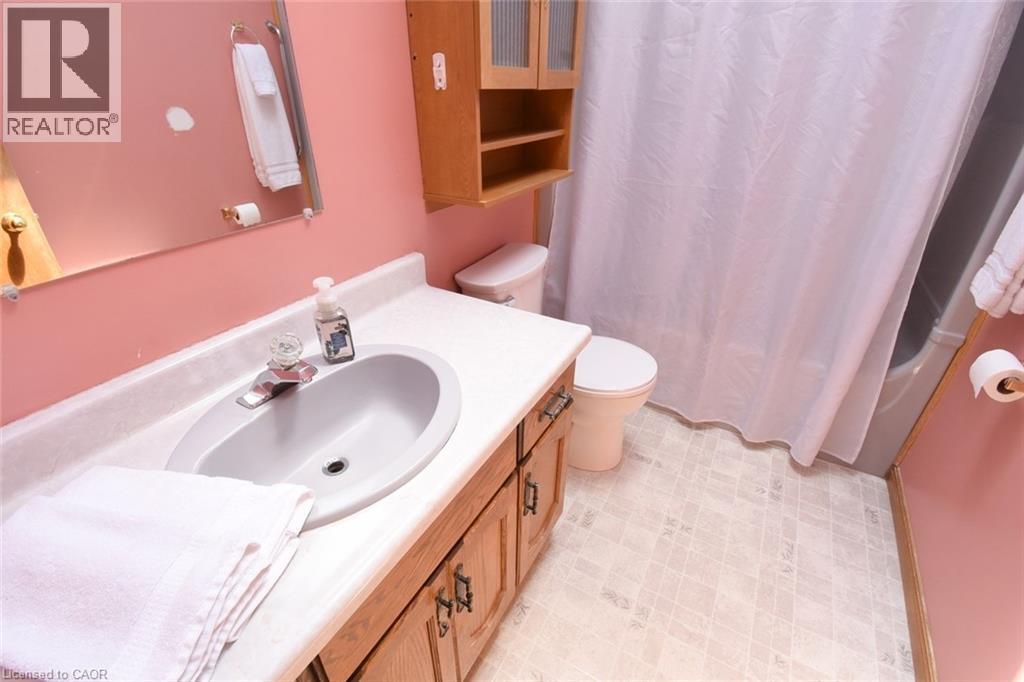 32 Mcmaster Drive, Caledonia, ON