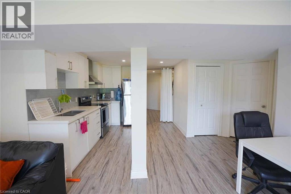 Open-concept living space featuring wood-finish flooring throughout - 187 Adler Drive, Cambridge, ON - Indoor Photo Showing Kitchen