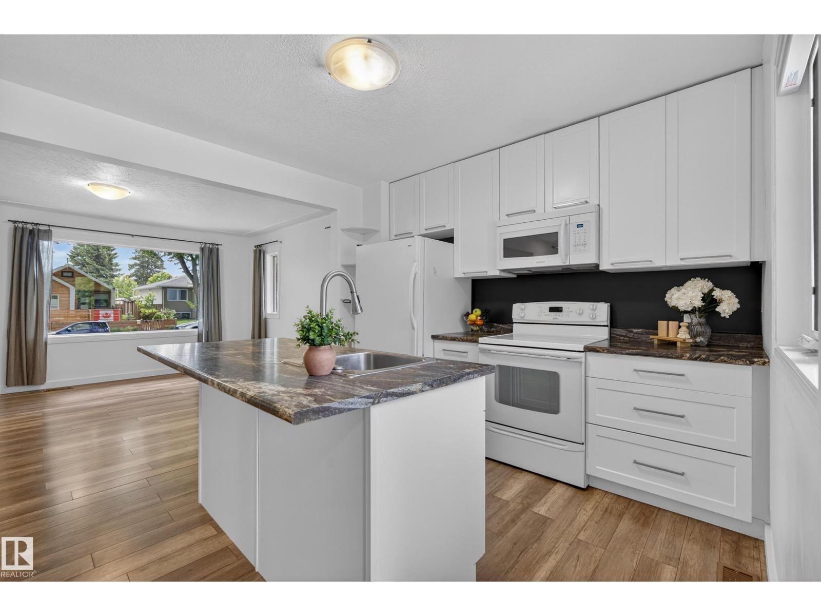 10316 77 St Nw, Edmonton, AB