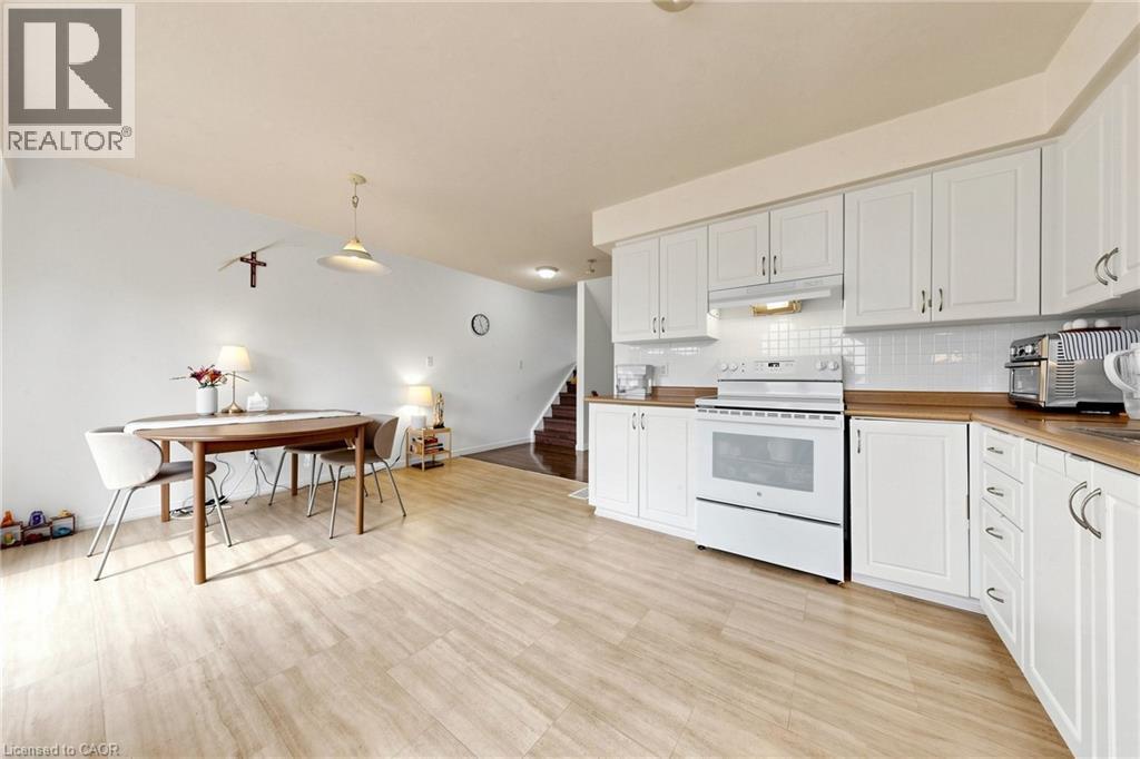 110 Activa Avenue Unit# A5, Kitchener, ON - Indoor Photo Showing Kitchen