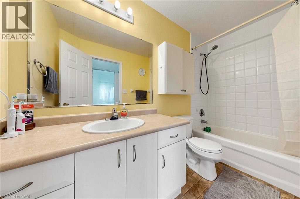 110 Activa Avenue Unit# A5, Kitchener, ON - Indoor Photo Showing Bathroom