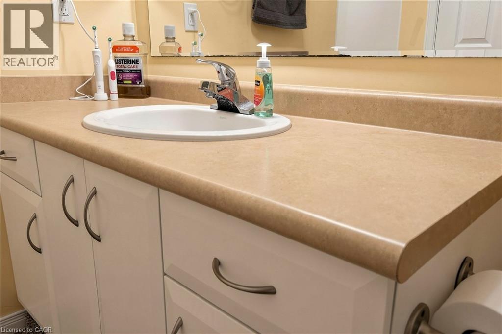 110 Activa Avenue Unit# A5, Kitchener, ON - Indoor Photo Showing Bathroom