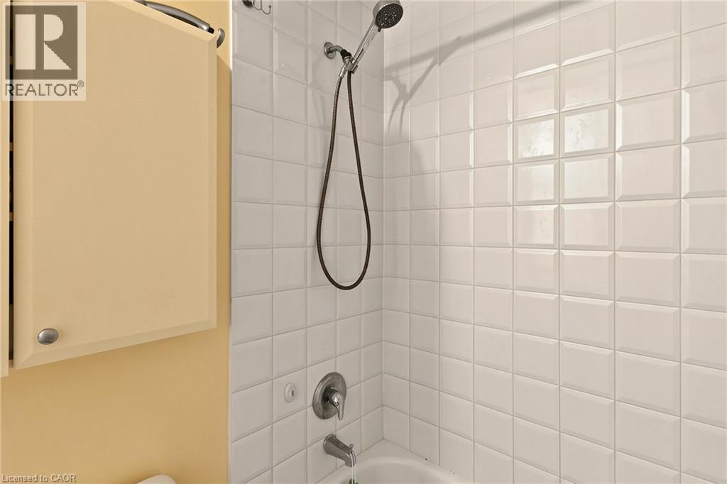 110 Activa Avenue Unit# A5, Kitchener, ON - Indoor Photo Showing Bathroom