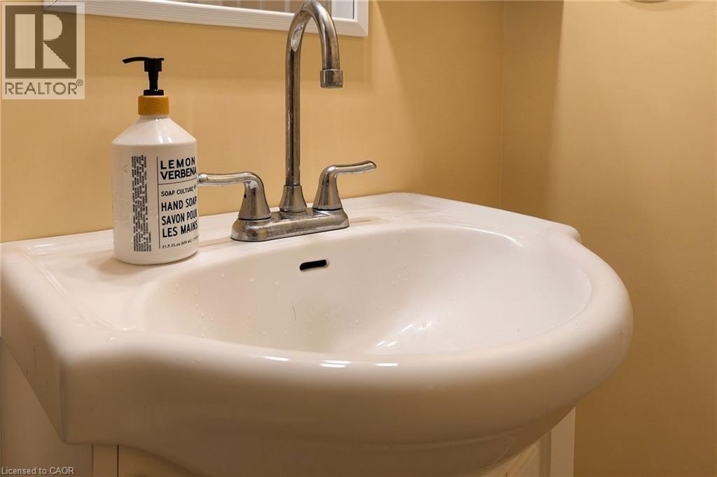 110 Activa Avenue Unit# A5, Kitchener, ON - Indoor Photo Showing Bathroom