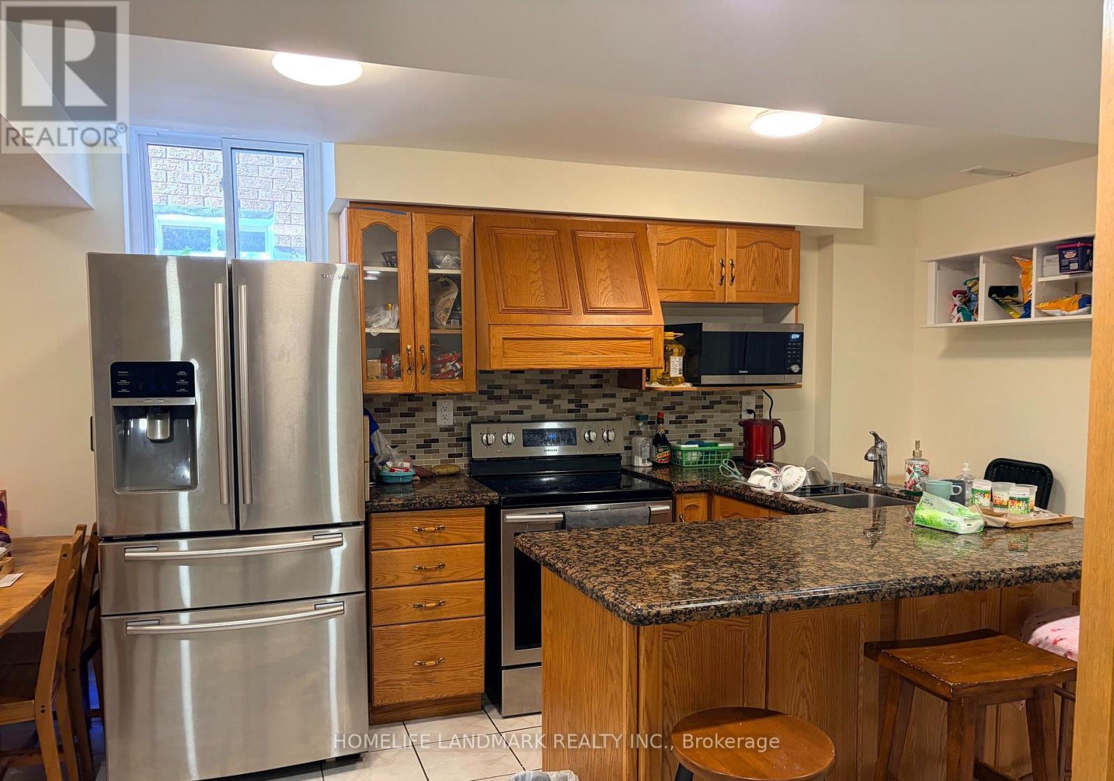 2587 Credit Valley Road, Mississauga, ON - Indoor Photo Showing Kitchen With Double Sink