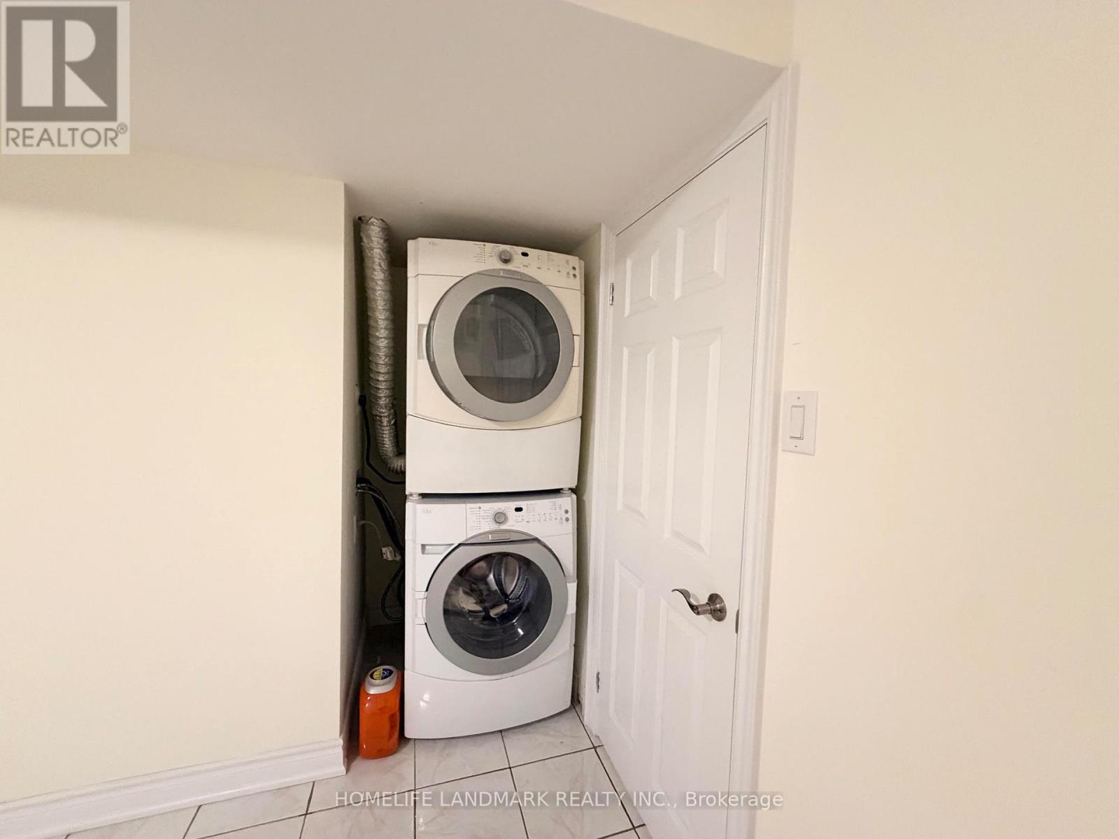 2587 Credit Valley Road, Mississauga, ON - Indoor Photo Showing Laundry Room