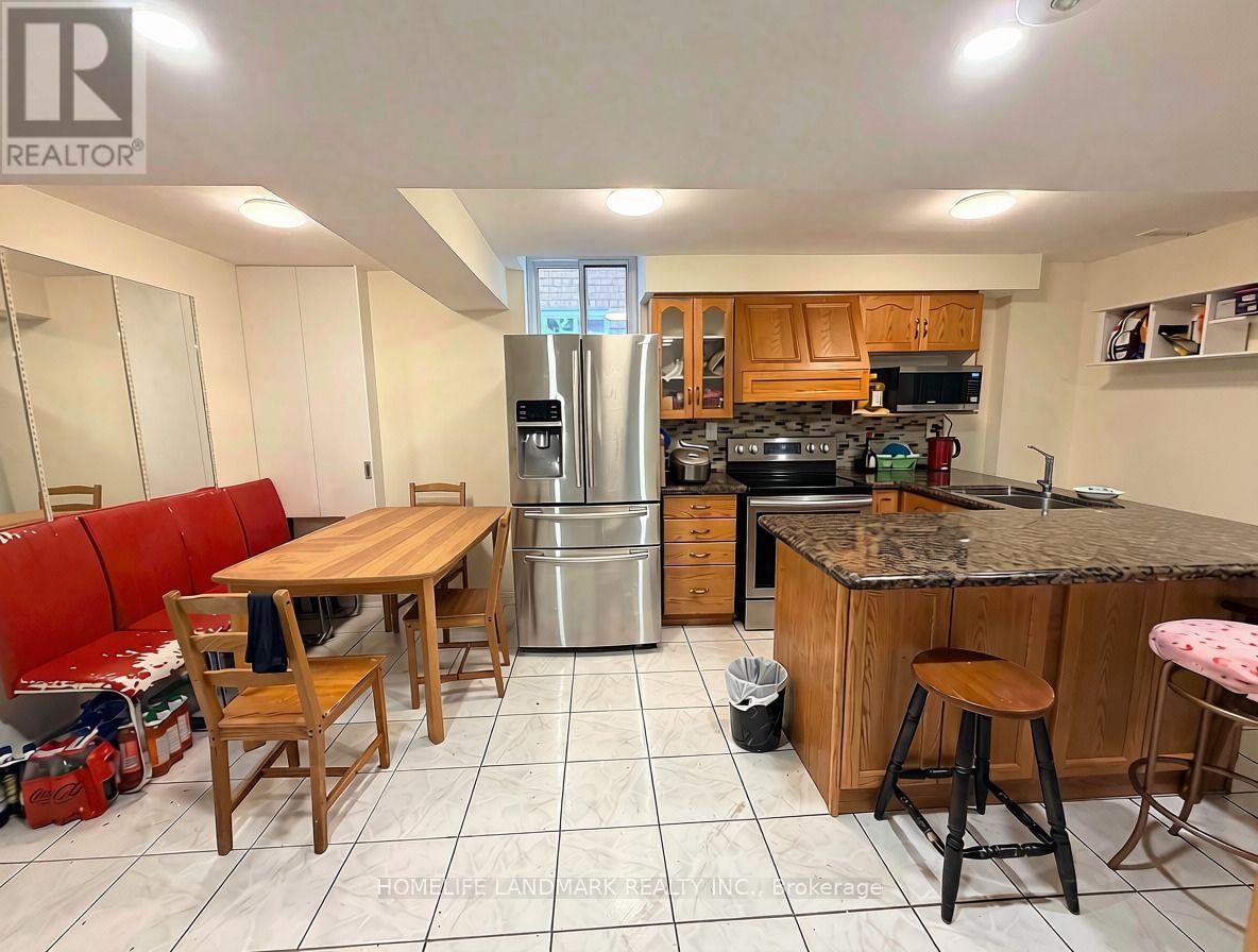 2587 Credit Valley Road, Mississauga, ON - Indoor Photo Showing Kitchen With Double Sink