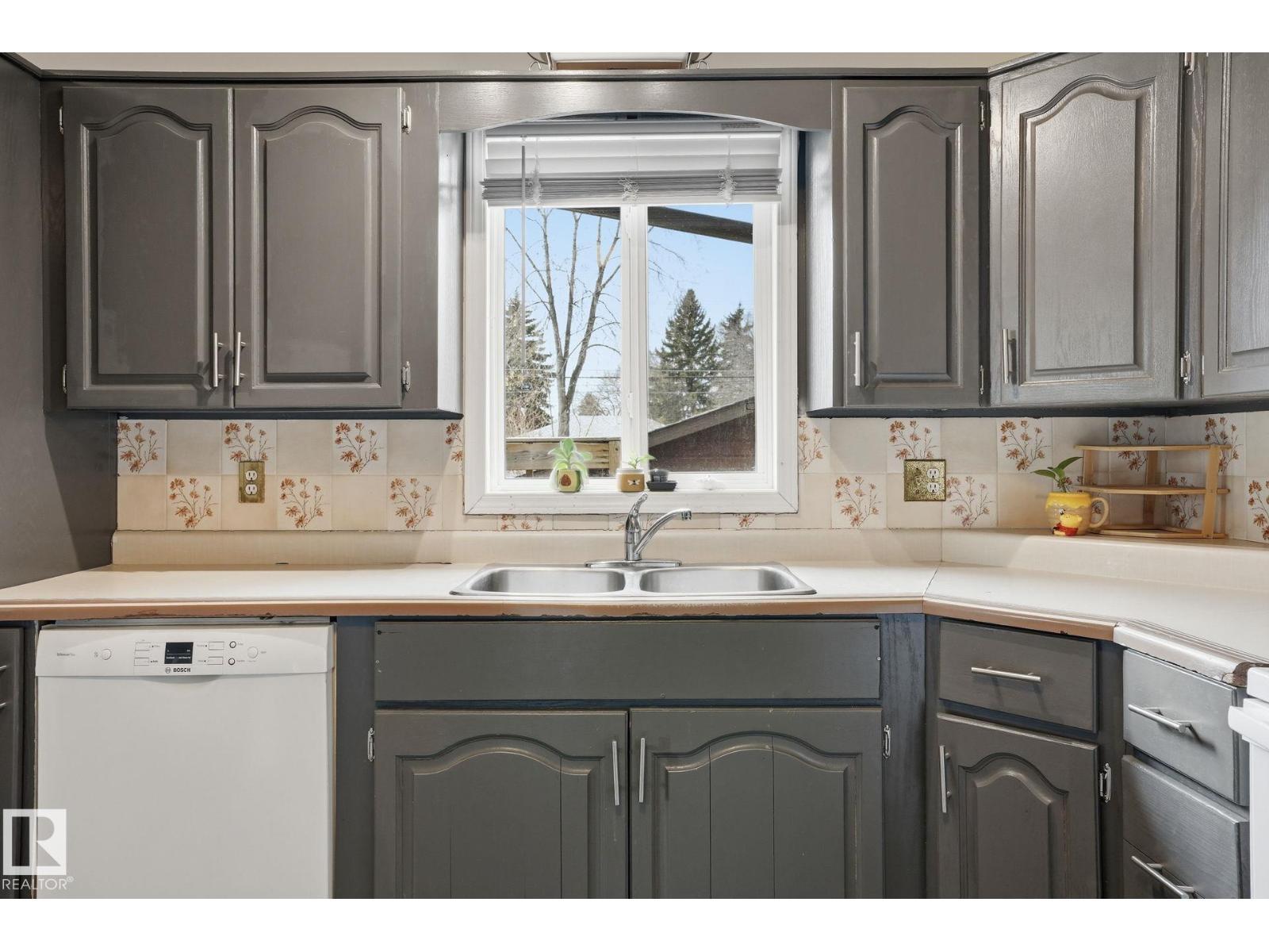 12340 St Albert Tr Nw, Edmonton, AB