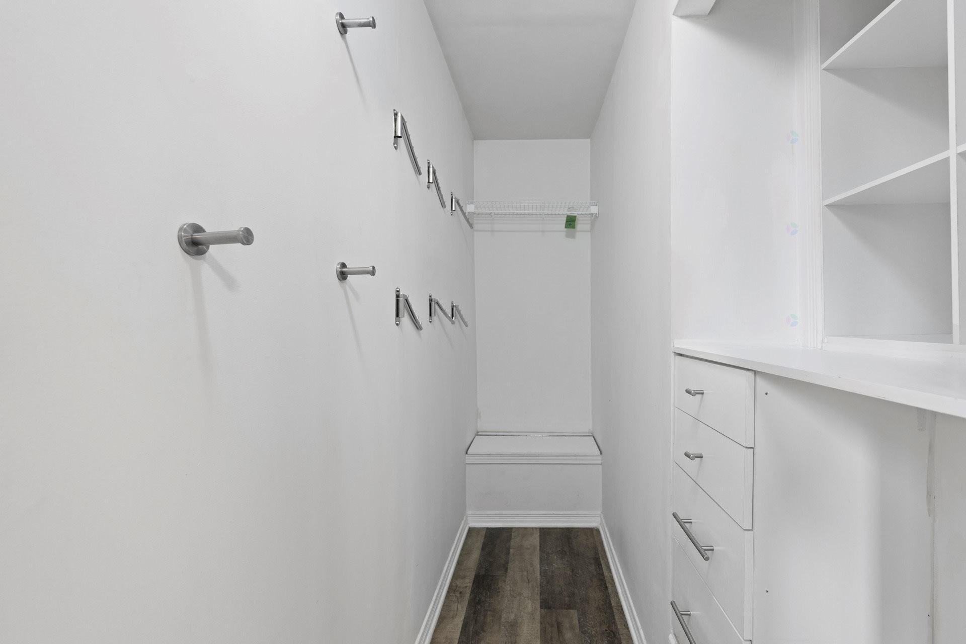 Penderie (Walk-in) - 410 Rue Du Sommet, L'Île-Perrot, QC