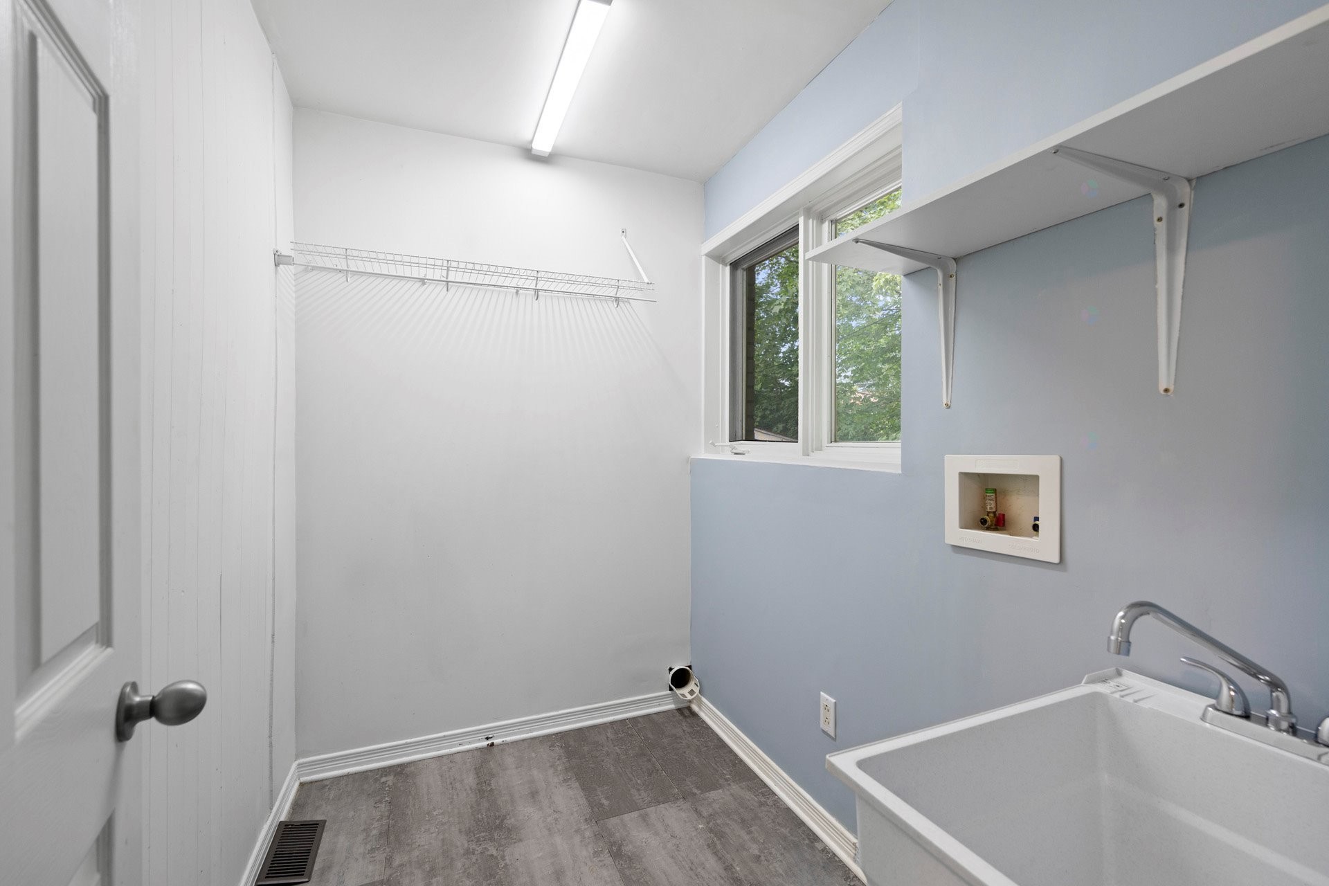 Salle de lavage - 410 Rue Du Sommet, L'Île-Perrot, QC