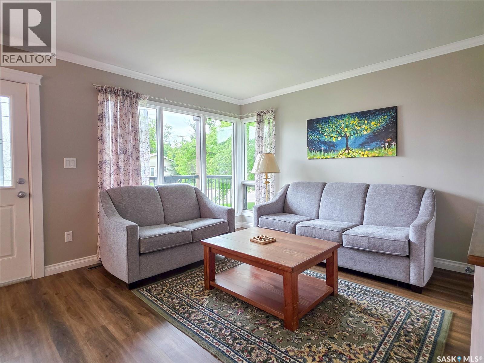 121 1St Avenue Ne, Ituna, SK