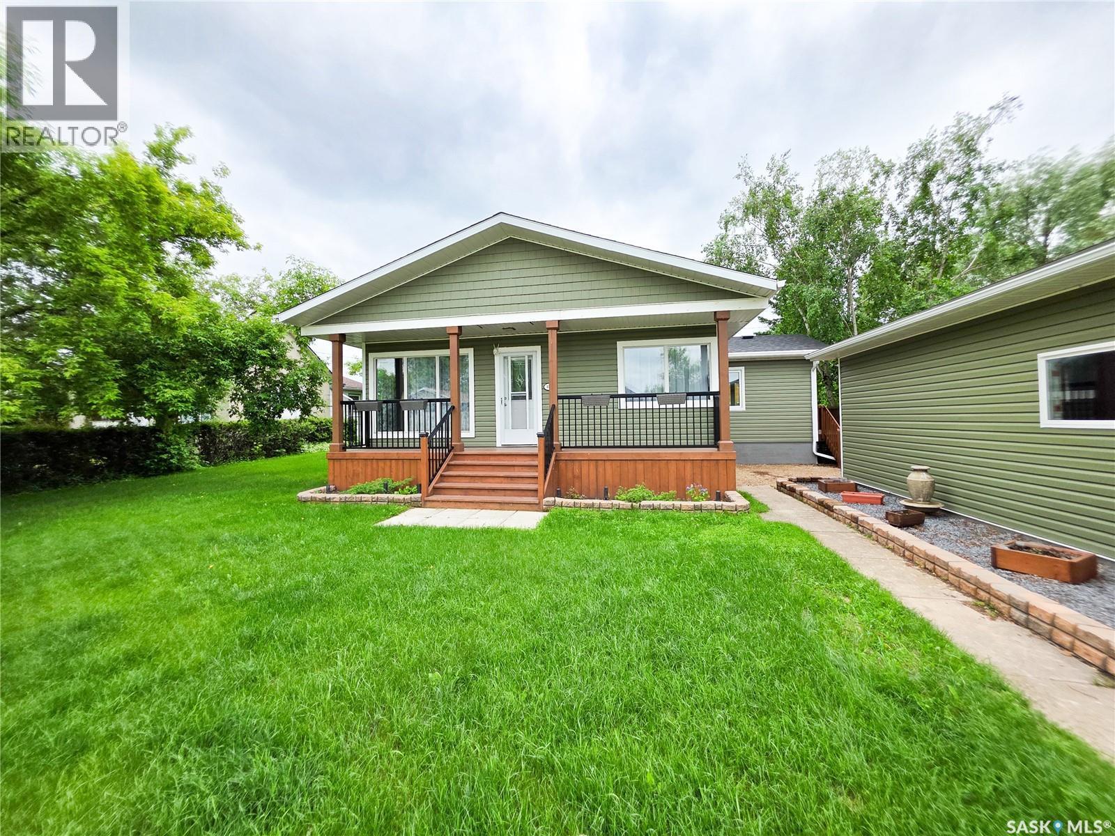 121 1St Avenue Ne, Ituna, SK