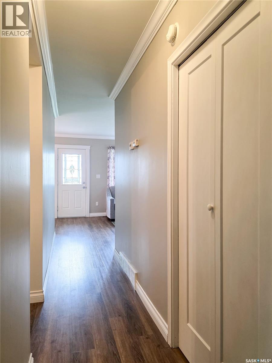 121 1St Avenue Ne, Ituna, SK