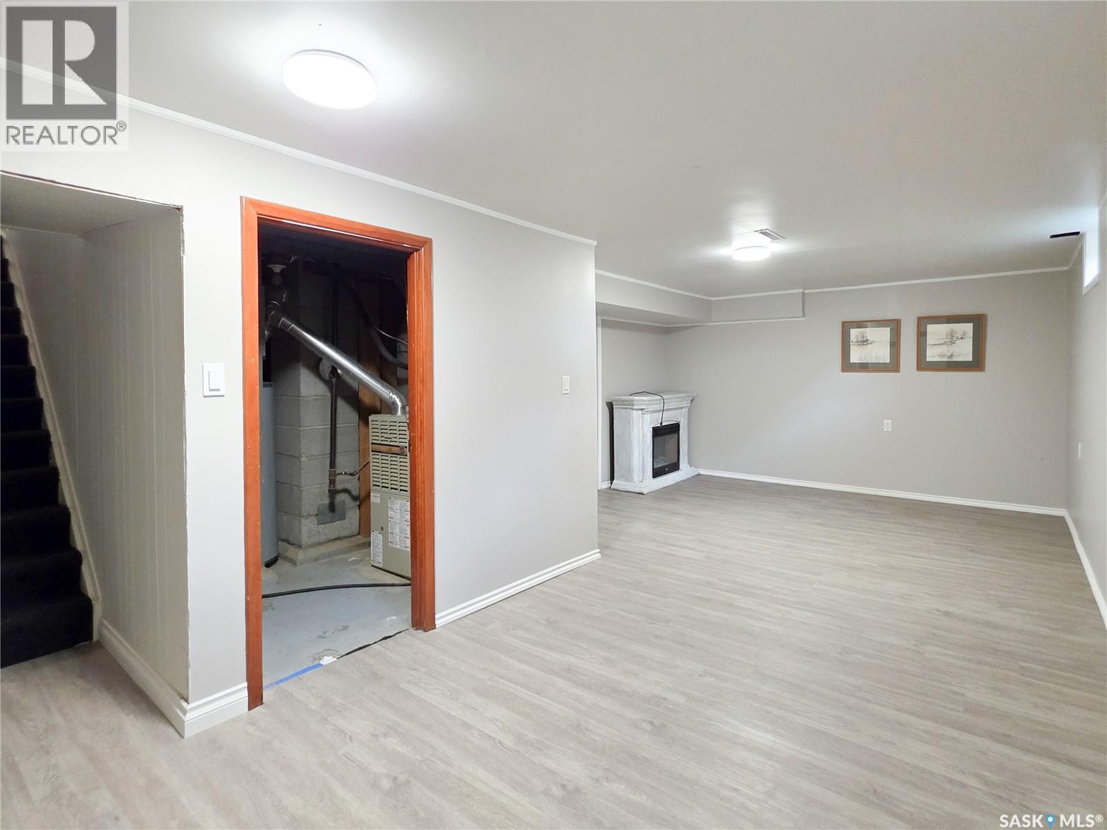 121 1St Avenue Ne, Ituna, SK