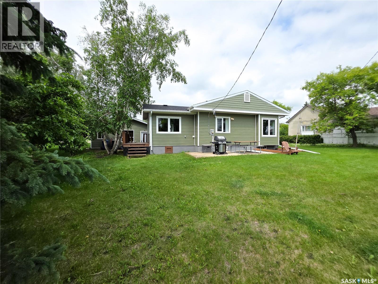 121 1St Avenue Ne, Ituna, SK