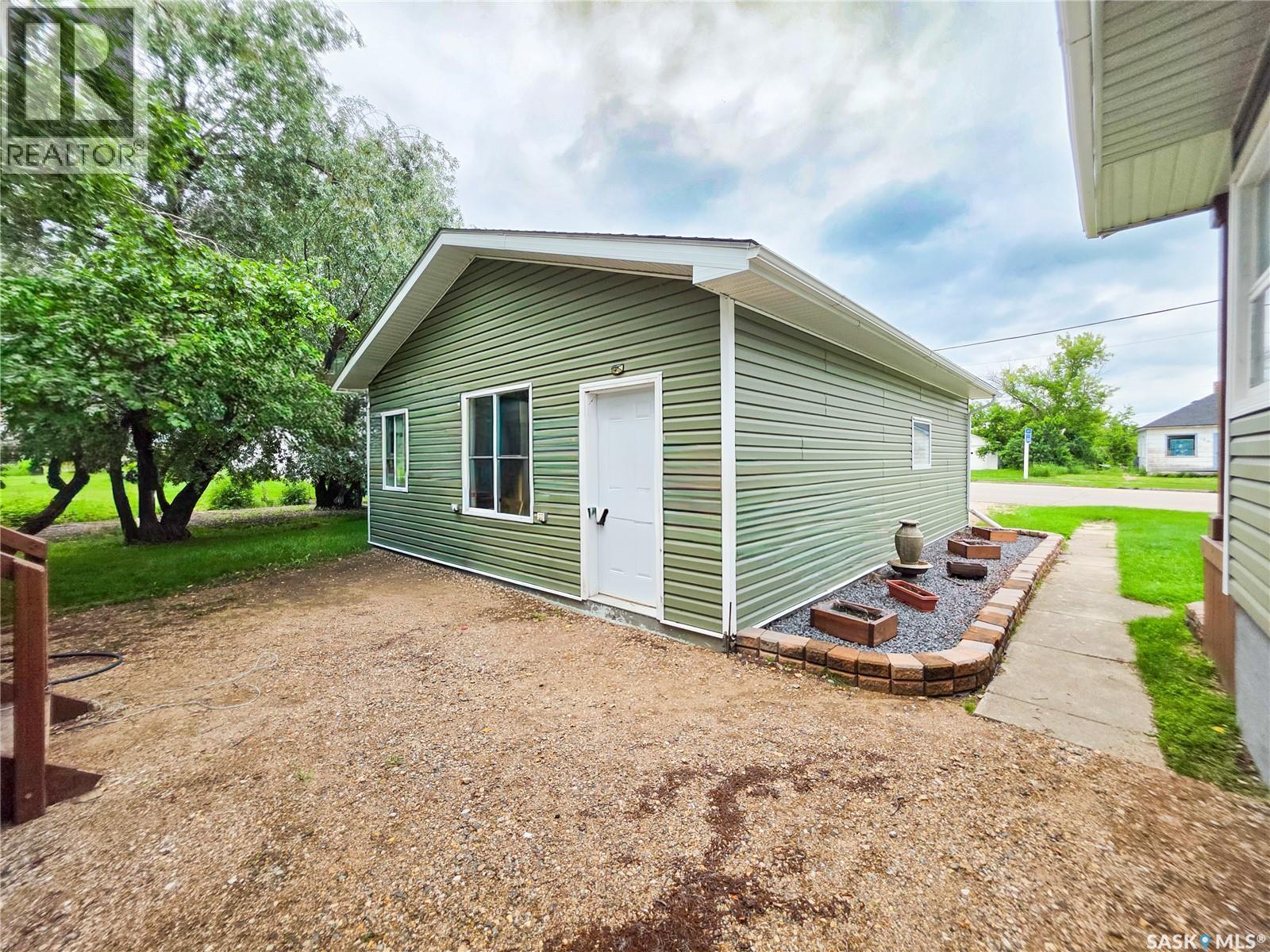 121 1St Avenue Ne, Ituna, SK