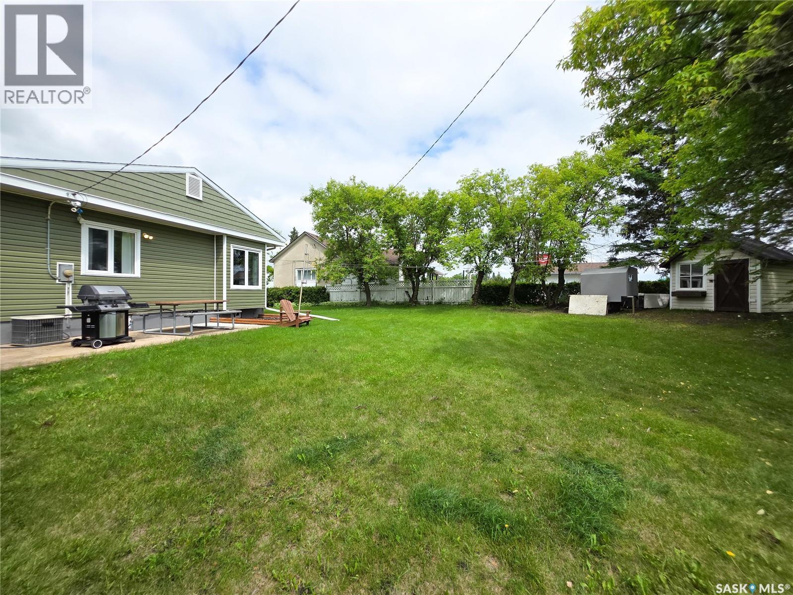 121 1St Avenue Ne, Ituna, SK
