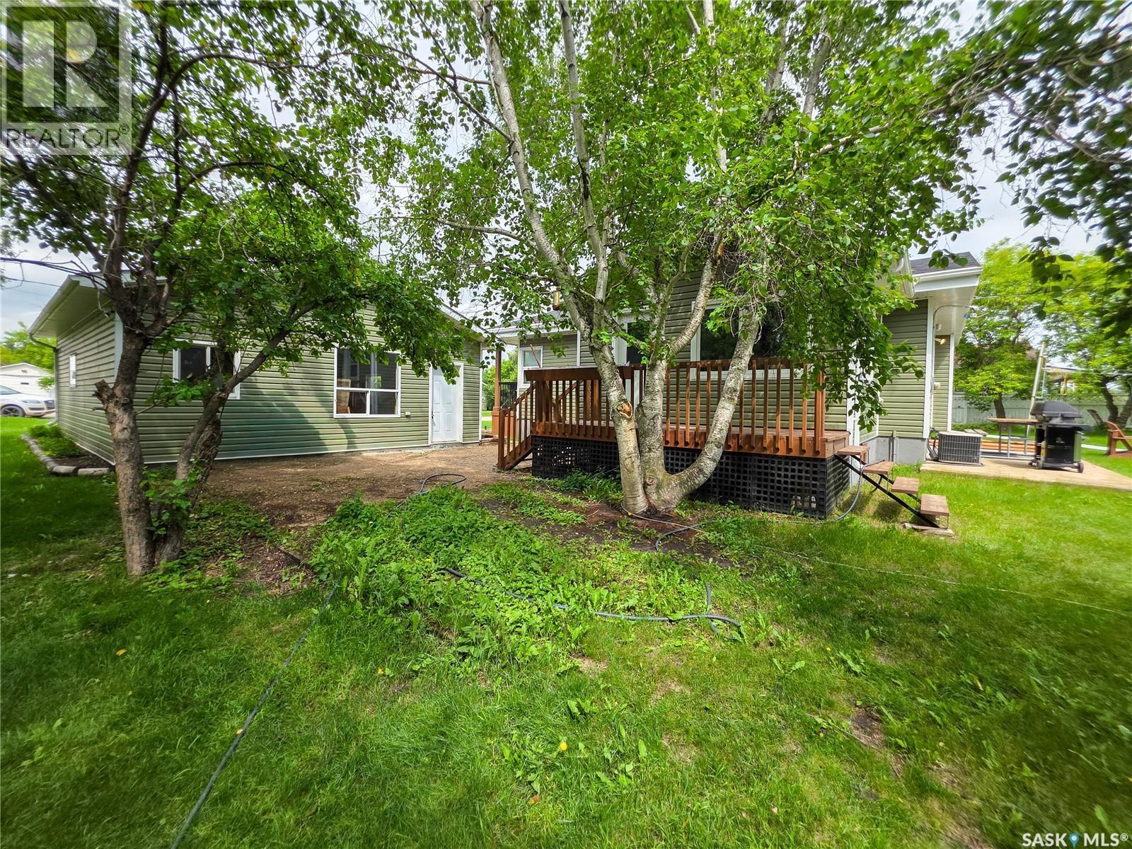 121 1St Avenue Ne, Ituna, SK