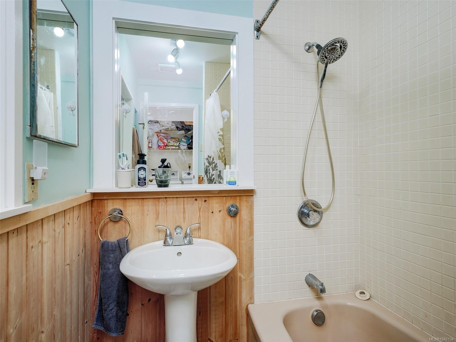 4071 Cedar Hill Rd, Saanich, BC