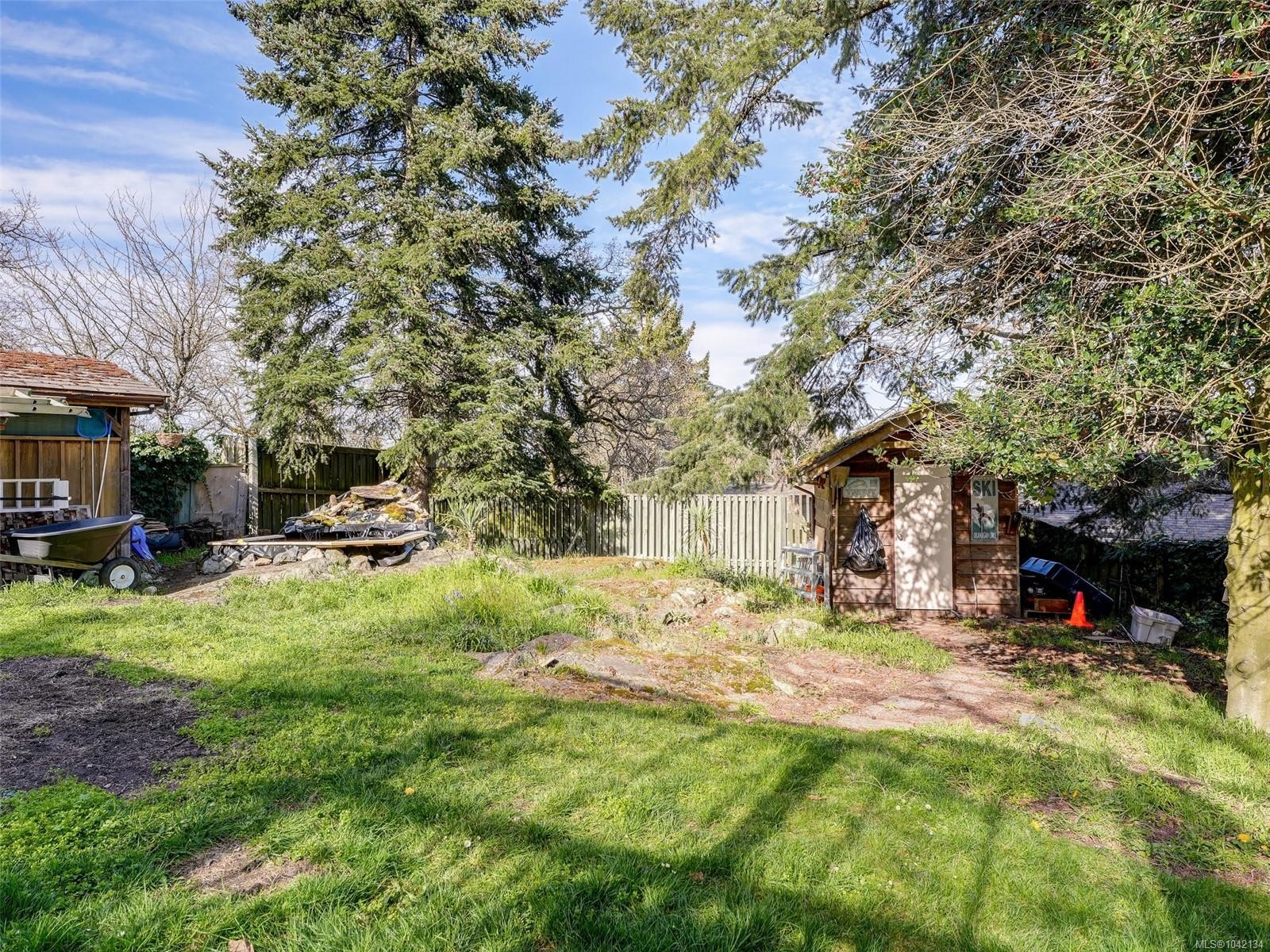 4071 Cedar Hill Rd, Saanich, BC