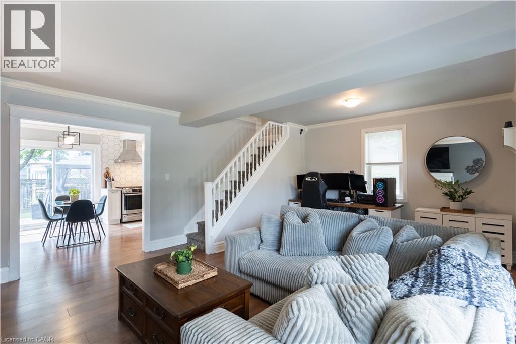 124 Balsam Avenue N, Hamilton, ON