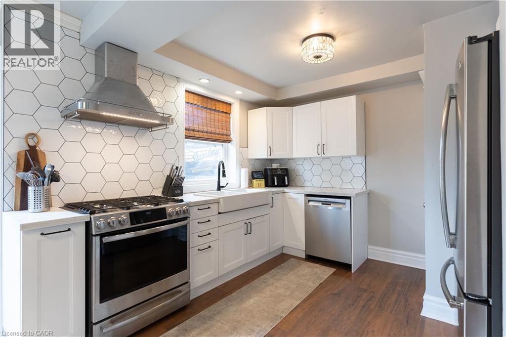 124 Balsam Avenue N, Hamilton, ON