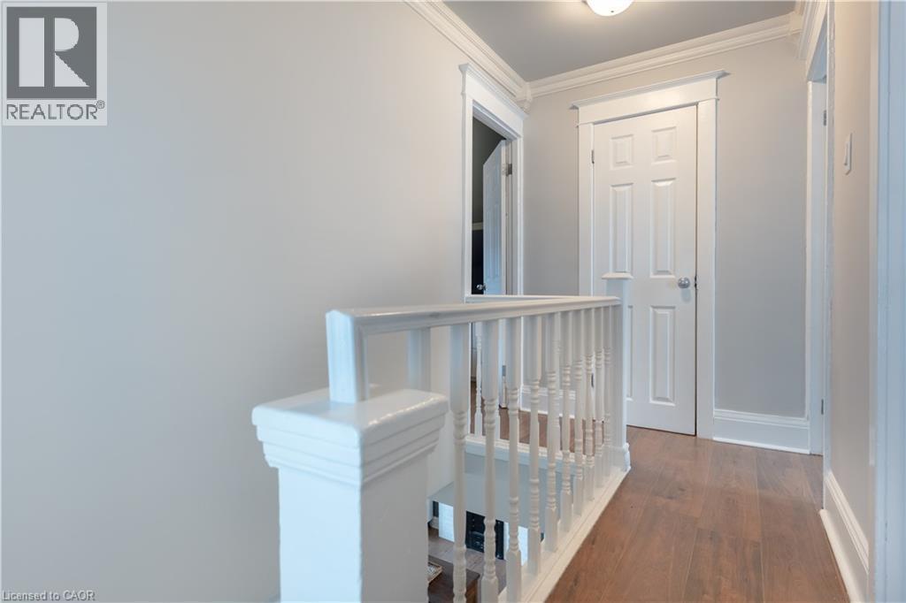 124 Balsam Avenue N, Hamilton, ON