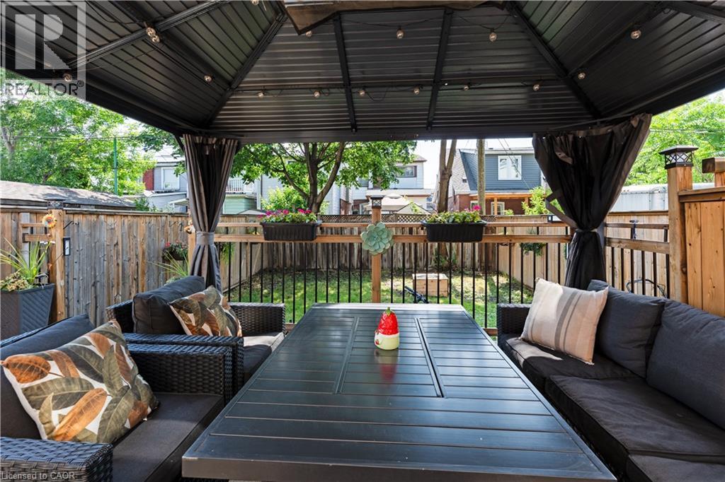 124 Balsam Avenue N, Hamilton, ON