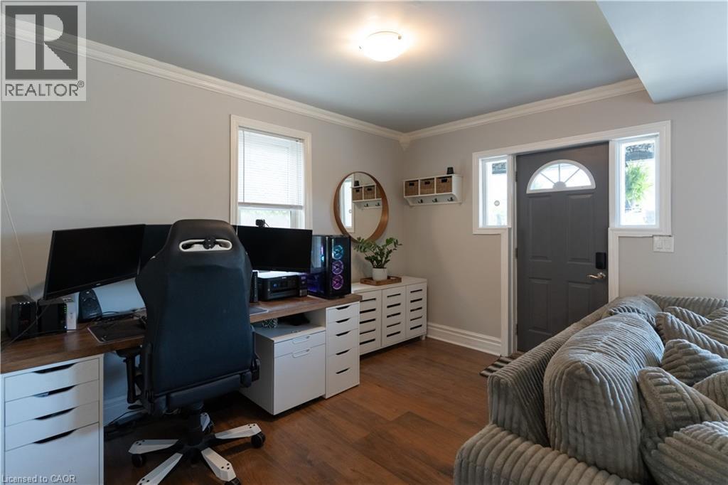 124 Balsam Avenue N, Hamilton, ON