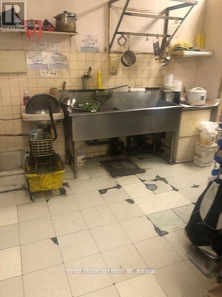 2100 Dundas Street E, Mississauga, ON
