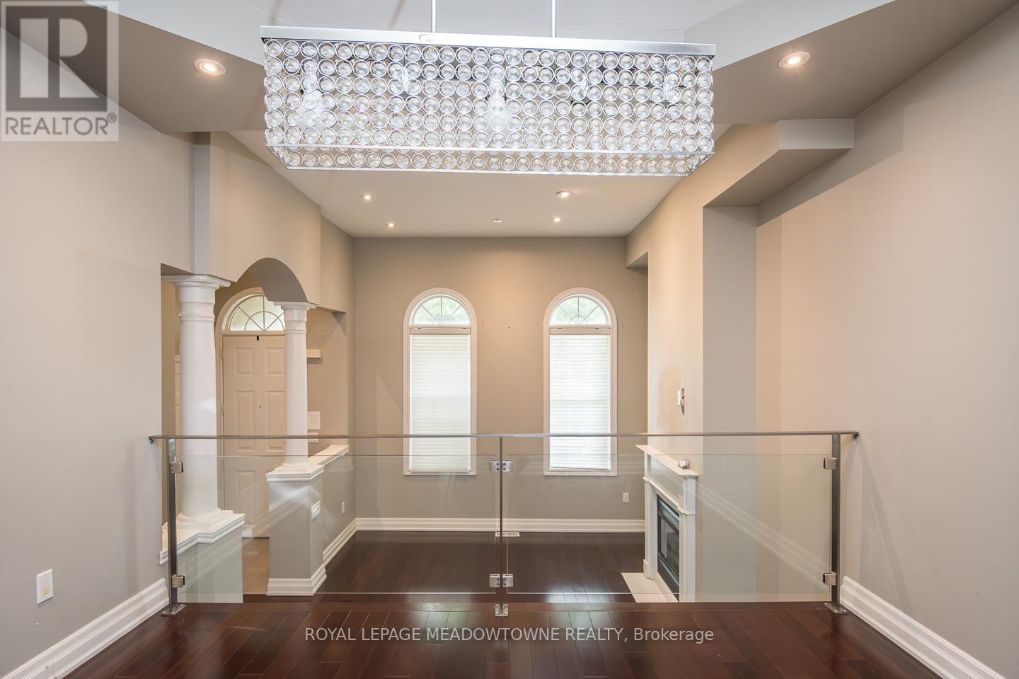 Upgraded lighting and potlights throughout - 3486 Eglinton Avenue W, Mississauga, ON