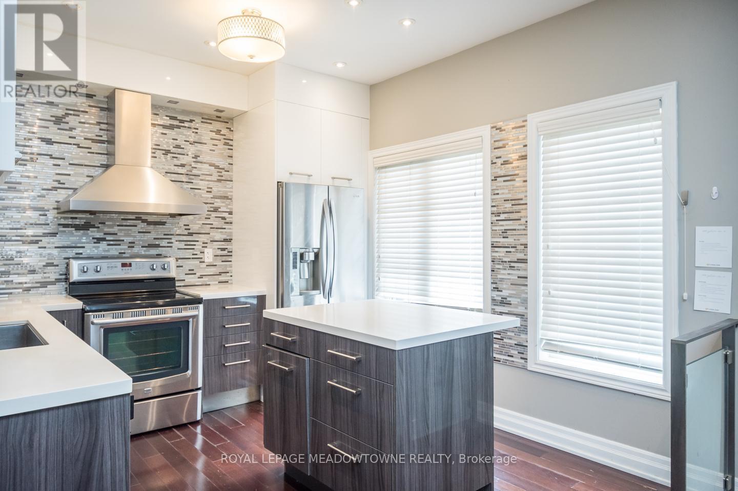 Caesarstone quartz & upgraded appliances - 3486 Eglinton Avenue W, Mississauga, ON