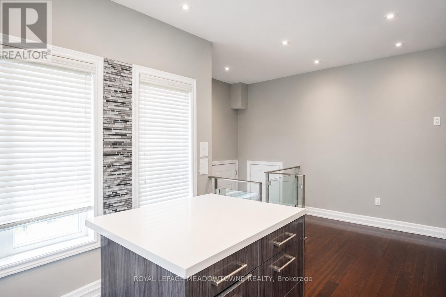 Uniquie spacious floorplan - 3486 Eglinton Avenue W, Mississauga, ON