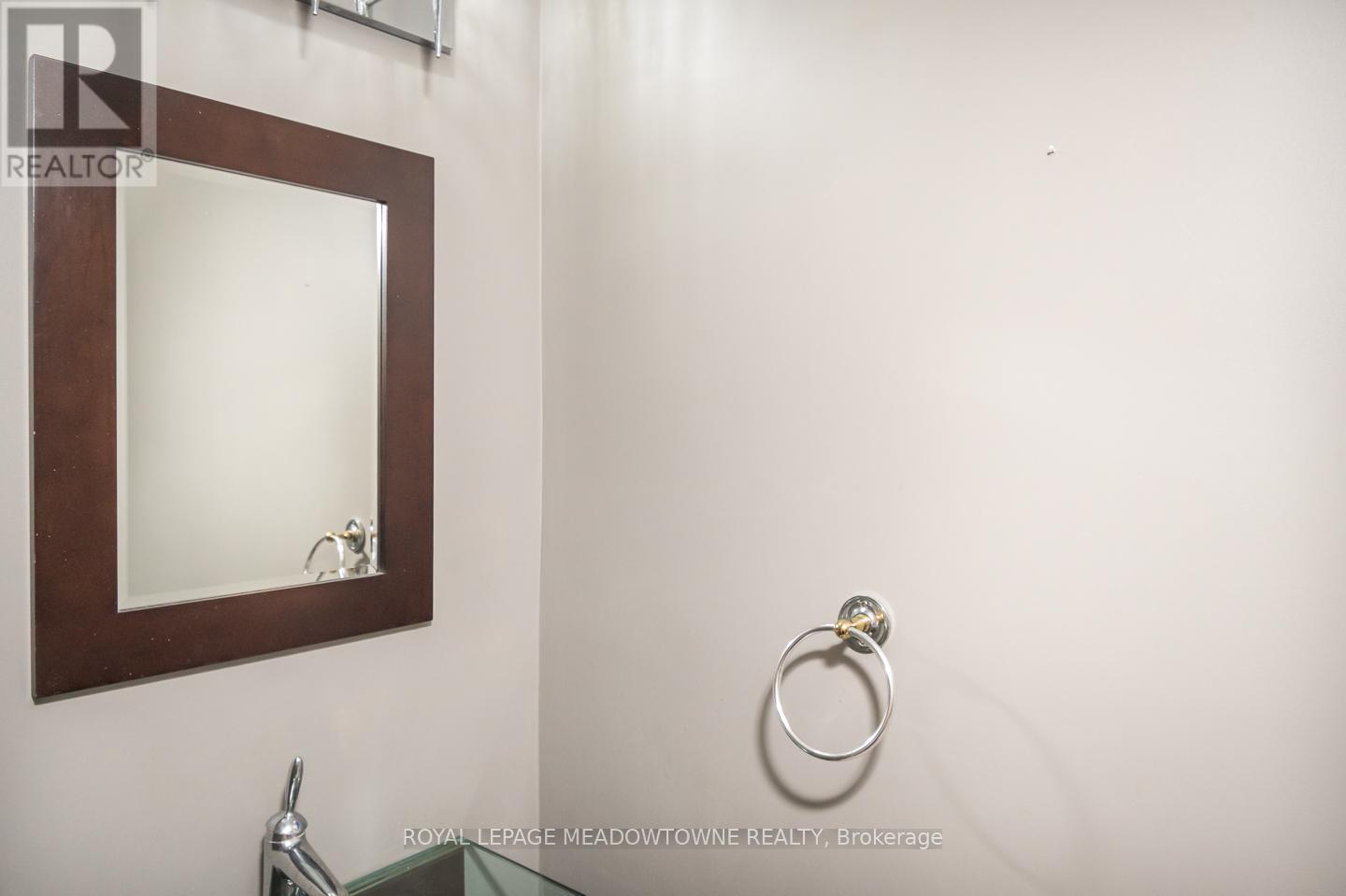 Upgraded main floor powder room - 3486 Eglinton Avenue W, Mississauga, ON