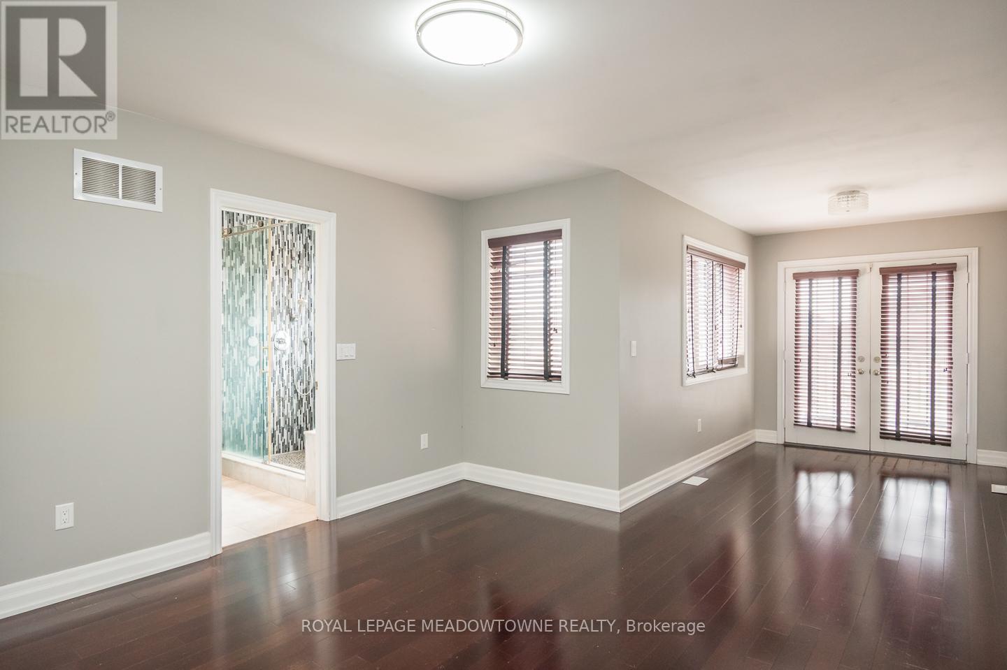 Huge primary bedroom with additional sitting area - 3486 Eglinton Avenue W, Mississauga, ON