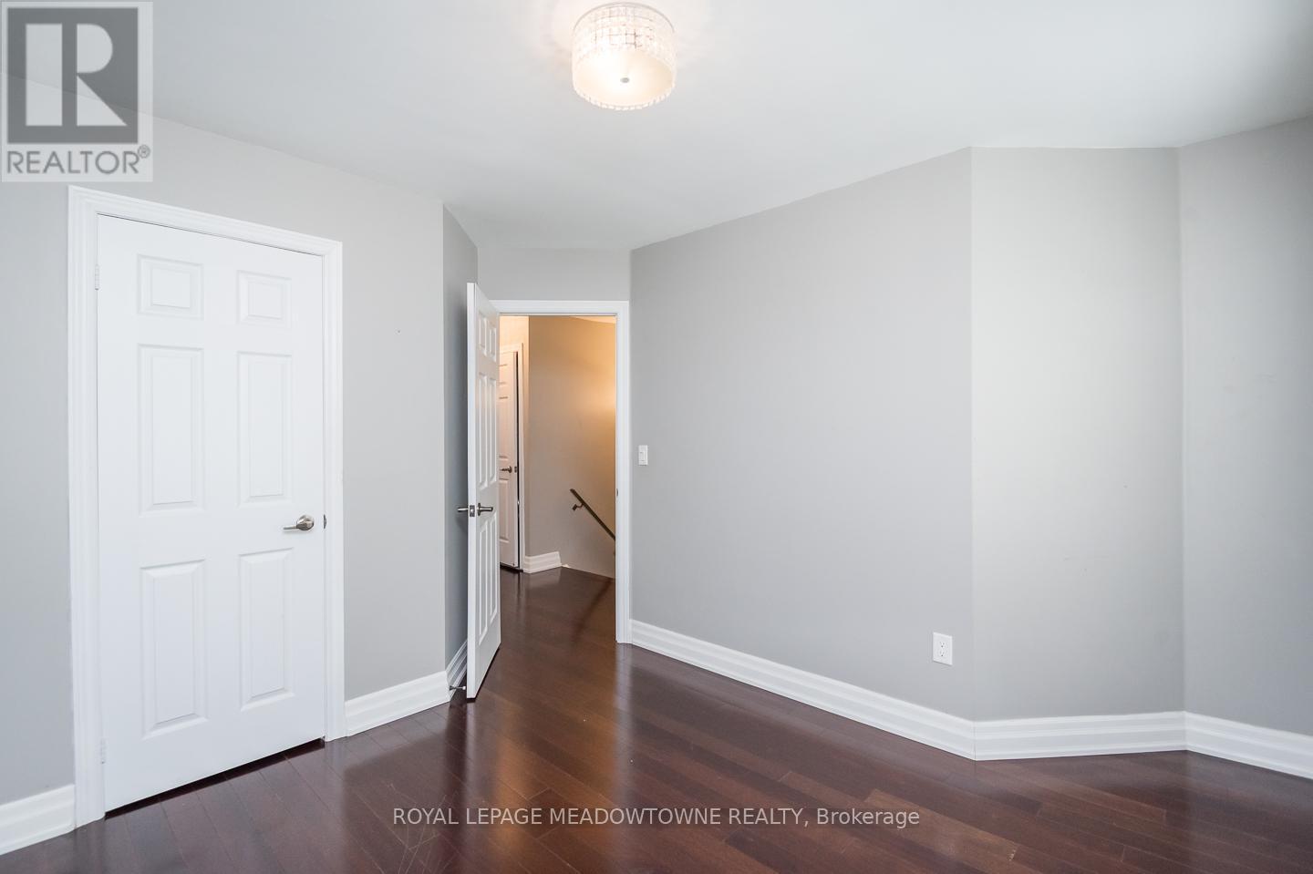 Bright windows and good closets - 3486 Eglinton Avenue W, Mississauga, ON