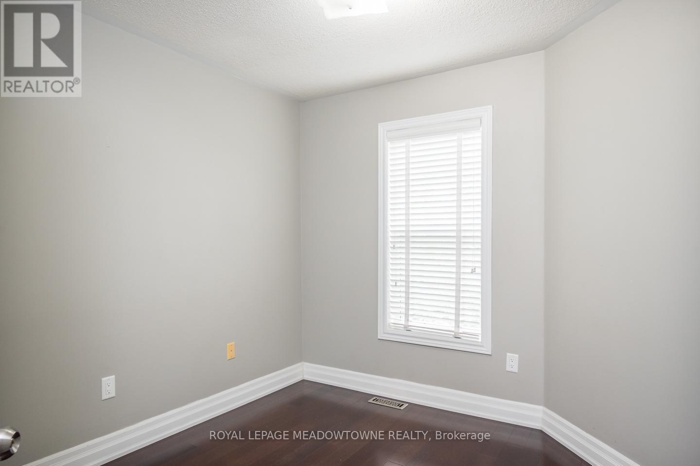 Carpet free throughout - 3486 Eglinton Avenue W, Mississauga, ON