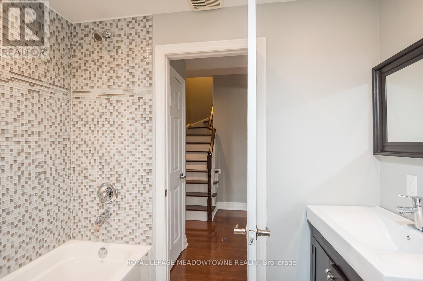 Lower level full bathroom - 3486 Eglinton Avenue W, Mississauga, ON