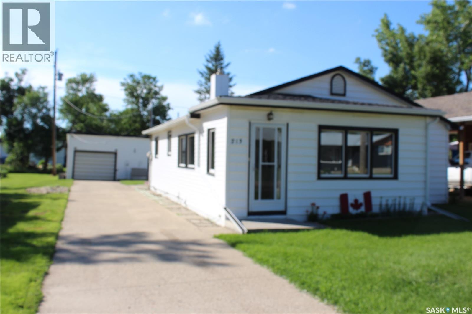213 Westman Street, Midale, SK